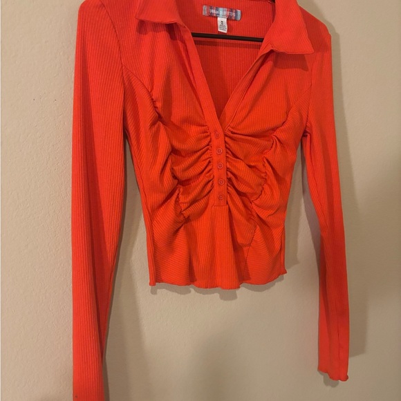 UO Ruched Crop Long Sleeve Shirt - Red/Coral - Picture 4 of 7